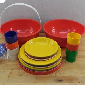 Ingrid Chicago 1970's Plastic Party Ball Picnic Camping Dish Set